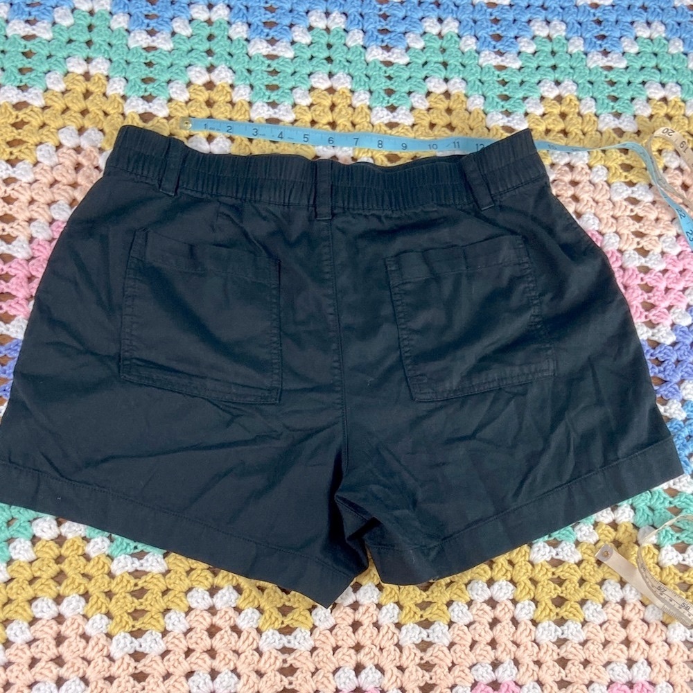 3/$12 GAP Women's Black Chino 4” cotton blend casual Shorts Large L High Rise - Picture 2 of 9